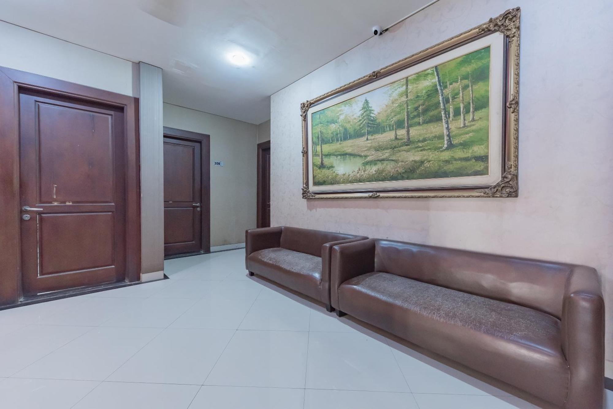 Hotel Reddoorz At La Mega Near Pasar Pagi Cirebon Exterior foto