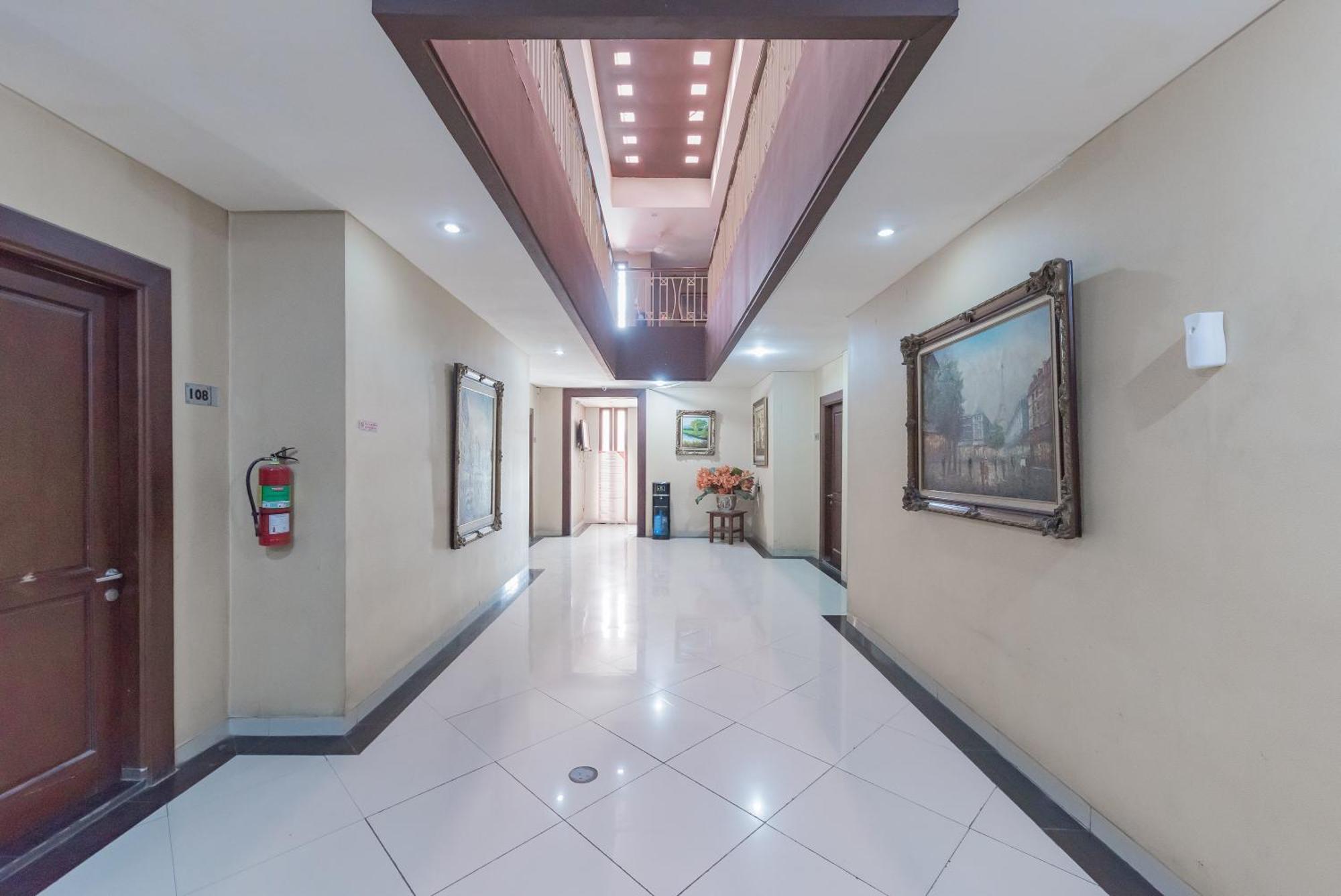 Hotel Reddoorz At La Mega Near Pasar Pagi Cirebon Exterior foto