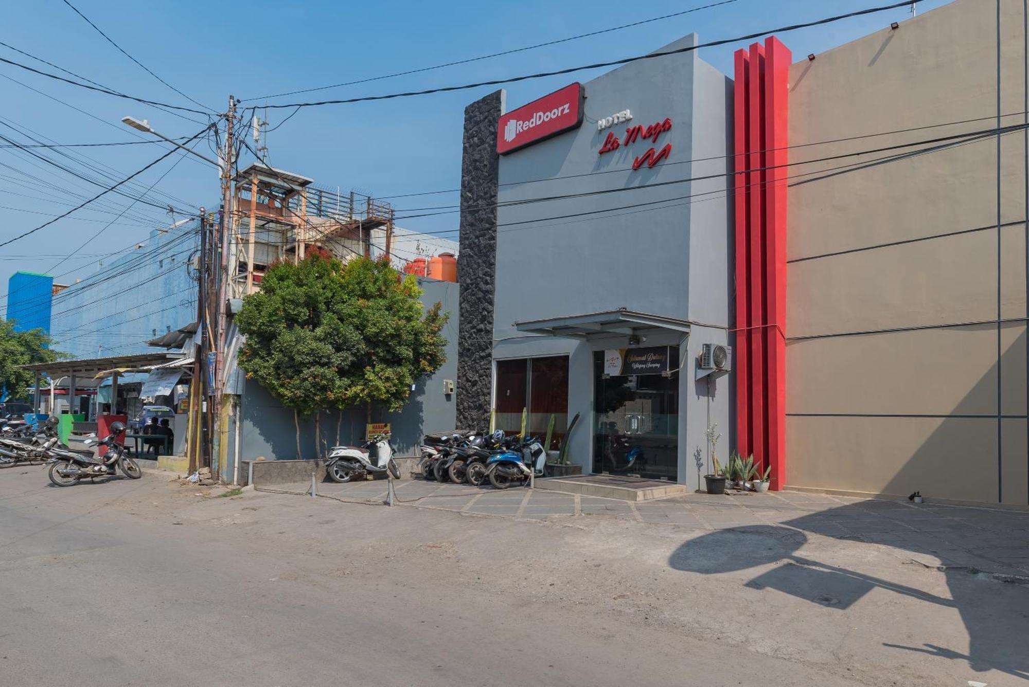 Hotel Reddoorz At La Mega Near Pasar Pagi Cirebon Exterior foto
