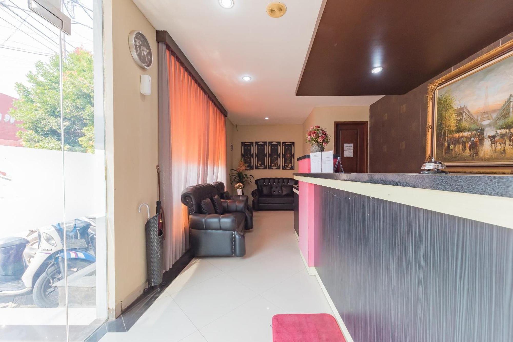 Hotel Reddoorz At La Mega Near Pasar Pagi Cirebon Exterior foto