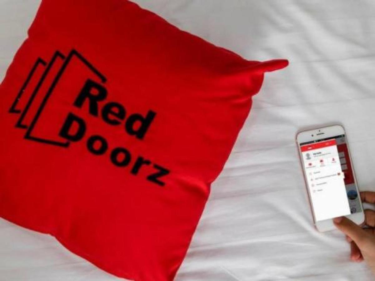 Hotel Reddoorz At La Mega Near Pasar Pagi Cirebon Exterior foto