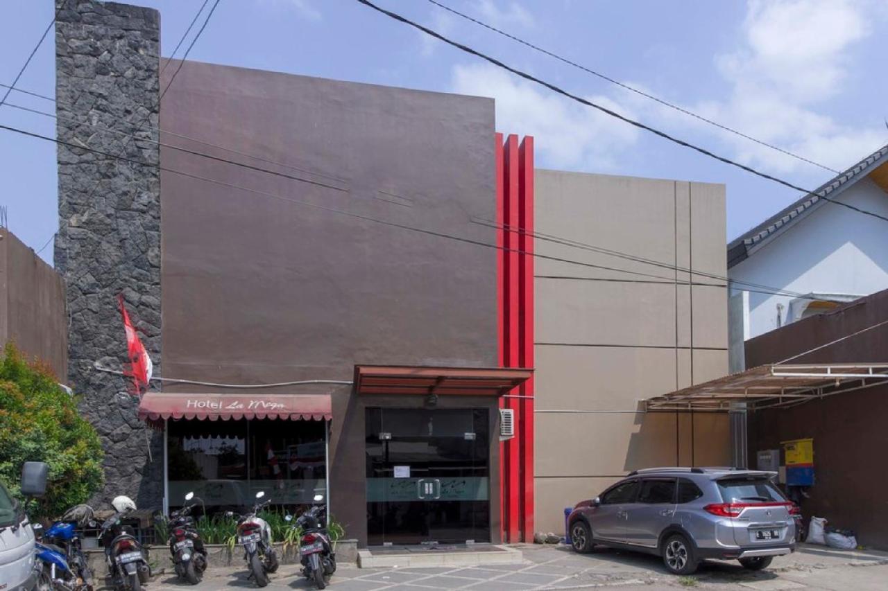 Hotel Reddoorz At La Mega Near Pasar Pagi Cirebon Exterior foto